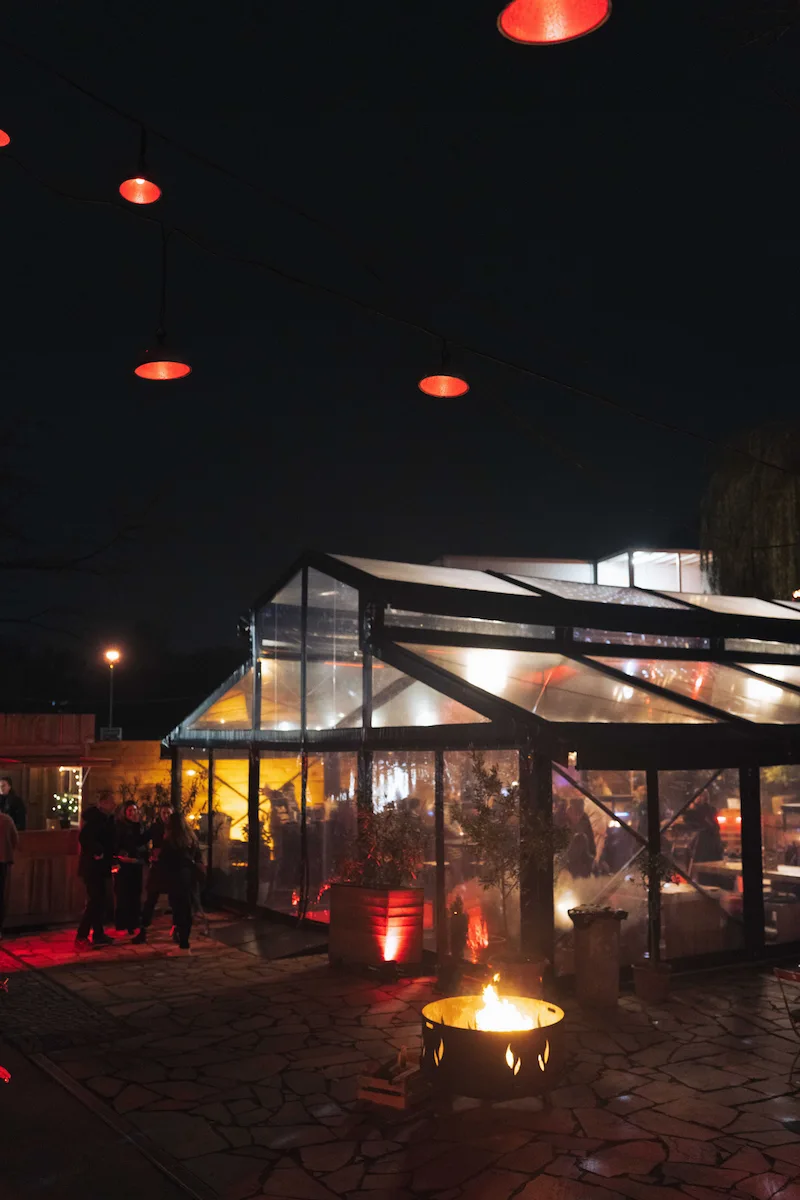 Festsaal Kreuzberg - Glaspavillon bei Nacht