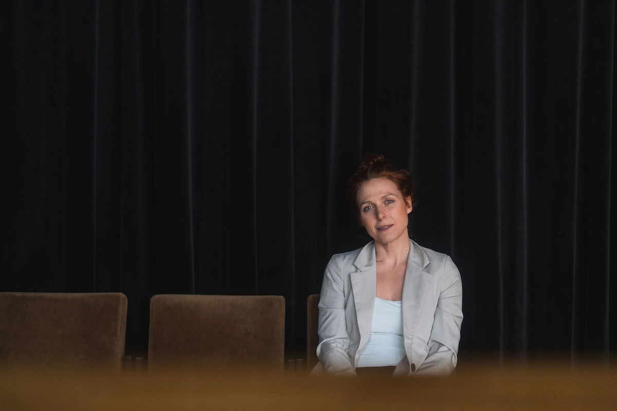 Portrait - Frau im Konferenzsaal