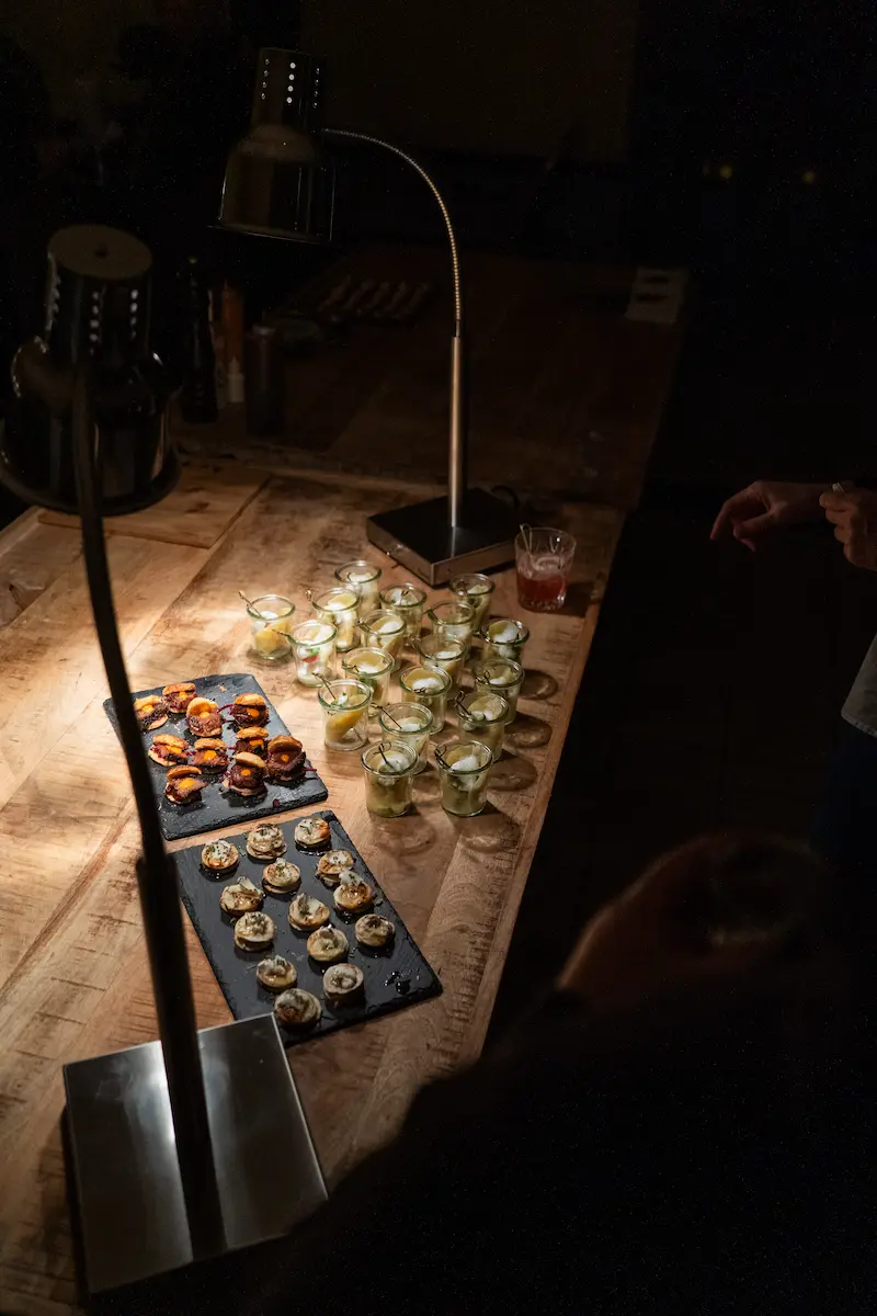Ben @ PAULS Events - Buffet mit Wärmelampe