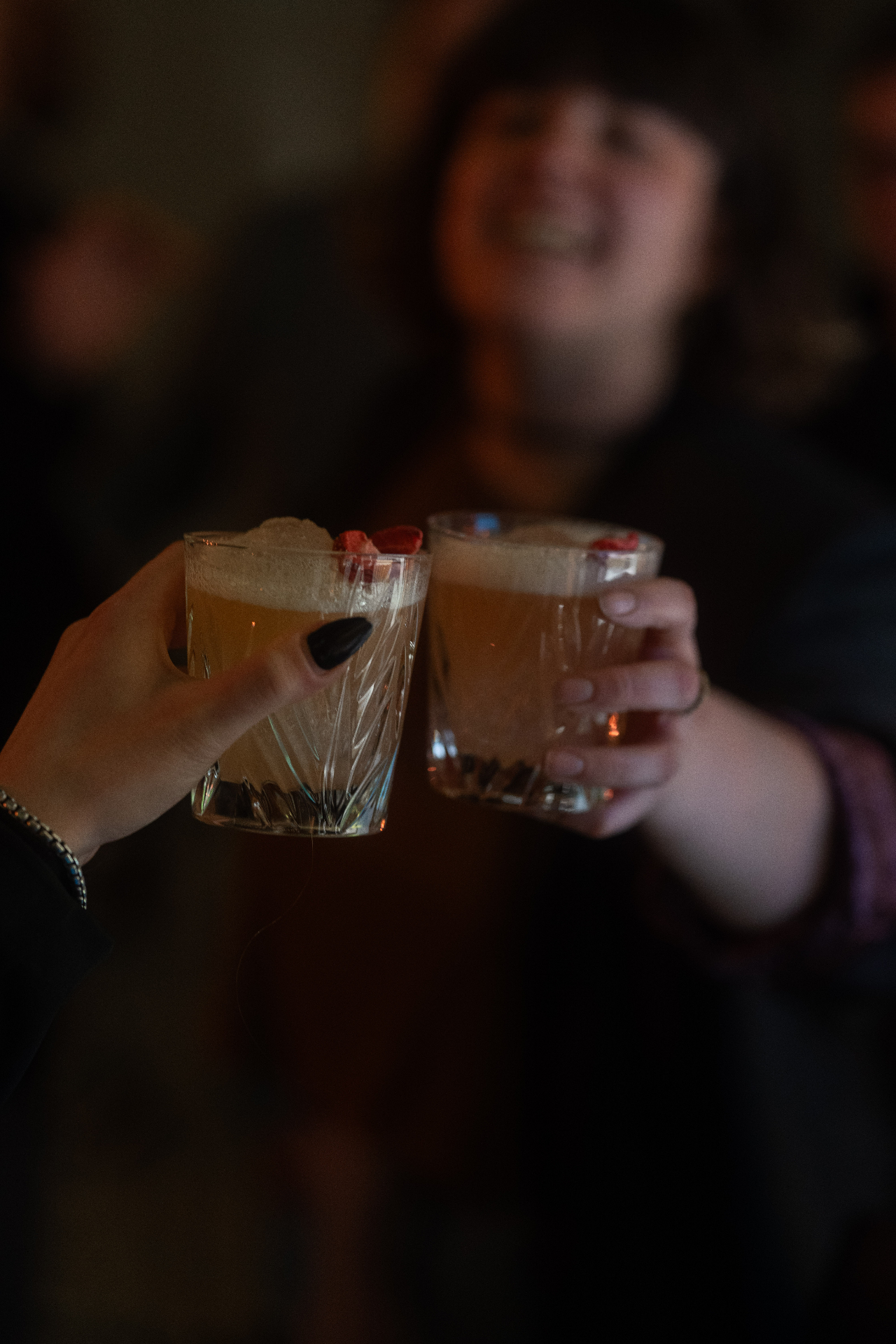 Ben @ PAULS Events - Anstoßen mit Cocktails